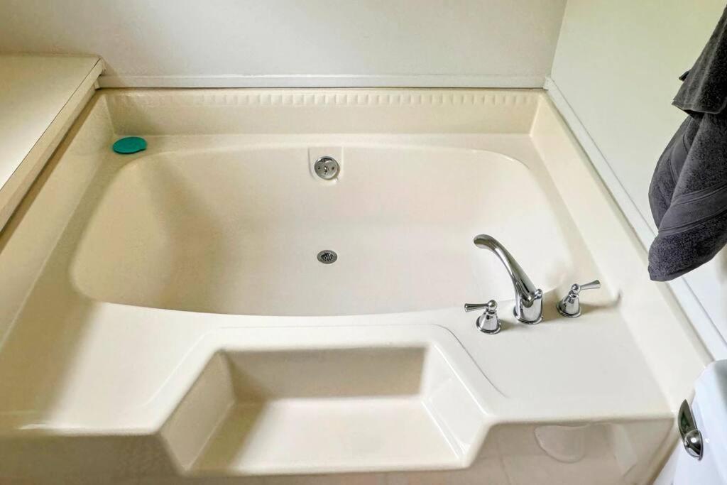 Woodland Whimsy A Private Escape, Hot Tub, Pool, Sunroom Saugerties Extérieur photo
